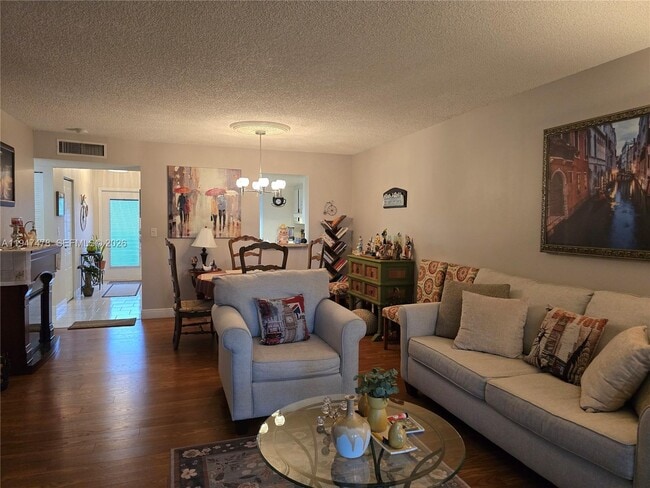 7690 NW 18th St in Margate, FL - Building Photo - Building Photo