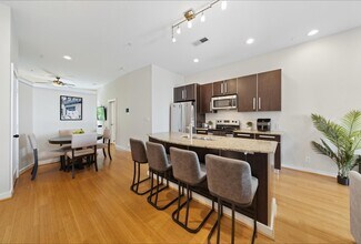 806 Jackson Hill St in Houston, TX - Building Photo - Building Photo