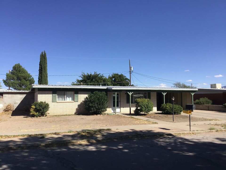 1603 S Emerson Dr in Deming, NM - Building Photo