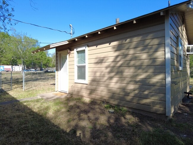 723 Quinlan St in Kerrville, TX - Building Photo - Building Photo
