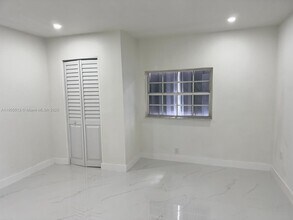 9815 SW 21st St in Miami, FL - Building Photo - Building Photo