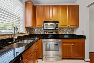 10 Perimeter Summit Blvd in Atlanta, GA - Building Photo - Building Photo