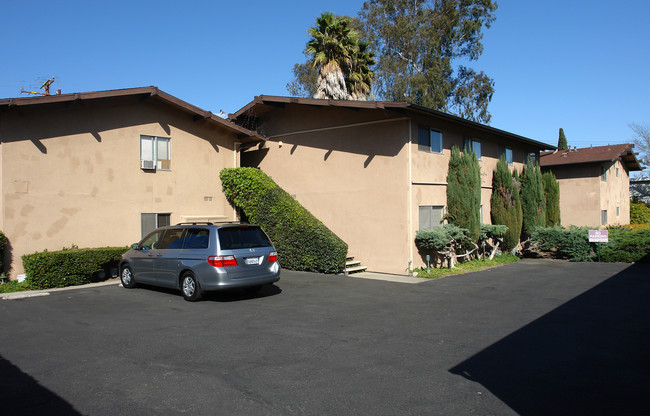 2531 Modoc Rd in Santa Barbara, CA - Foto de edificio - Building Photo