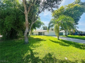 1421 SW 9th Ct in Cape Coral, FL - Foto de edificio - Building Photo