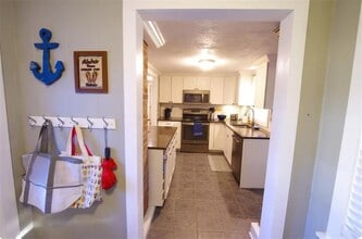 7 Westminster St in Westerly, RI - Building Photo - Building Photo