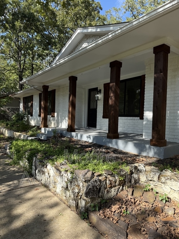 property at 3601 Oakwood Dr