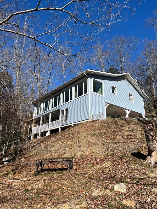 87 Medley Dr in Waynesville, NC - Building Photo - Building Photo