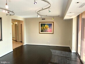 5800 Nicholson Ln in Rockville, MD - Building Photo - Building Photo