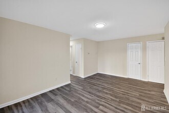 111 Keystone Ct in Woodbridge, NJ - Building Photo - Building Photo