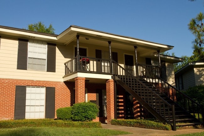 The Pines at Manhattan in Jackson, MS - Building Photo - Building Photo