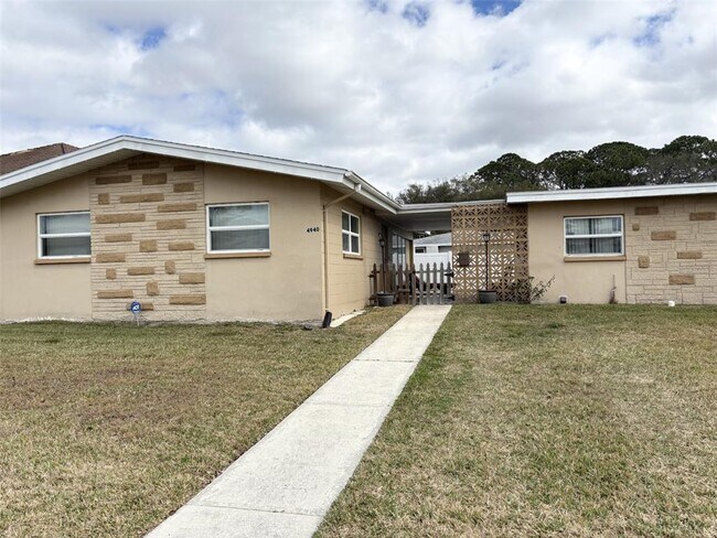 4940 Shell Stream Blvd in New Port Richey, FL - Building Photo - Building Photo