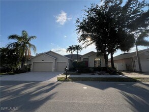 366 Burnt Pine Dr in Naples, FL - Building Photo - Building Photo