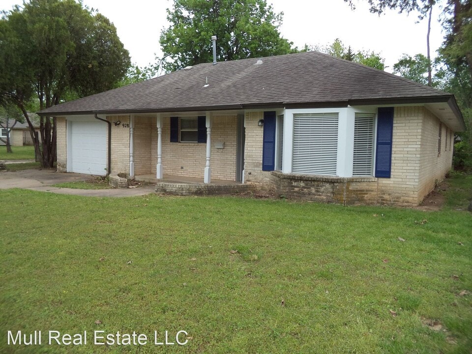 928 Barkley Cir Photo