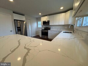 121 Jasper Pl in Alexandria, VA - Building Photo - Building Photo