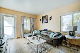 1721 SW 75th Avenue Rd in Miami, FL - Building Photo - Building Photo