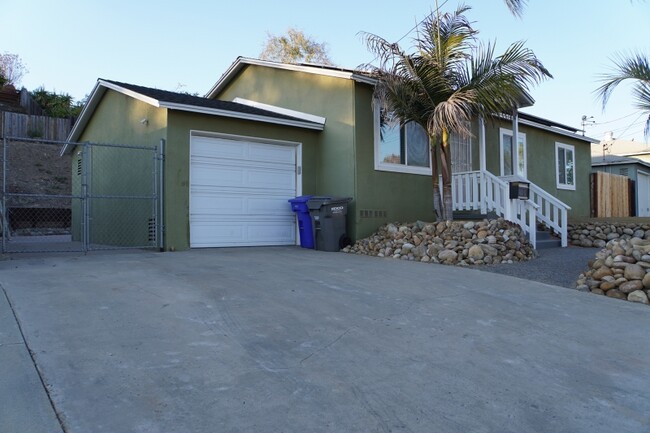 6220 Severin Dr in La Mesa, CA - Building Photo - Building Photo