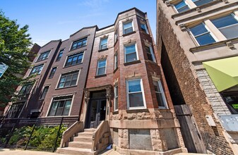 3350 N Sheffield Ave, Unit 2 in Chicago, IL - Foto de edificio - Building Photo
