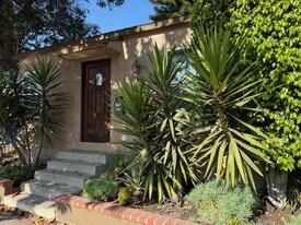 11121 Morrison St in North Hollywood, CA - Building Photo