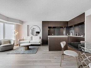 55 Avenue Rd in Toronto, ON - Building Photo - Building Photo