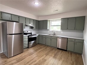 2018 W Olive St in Rogers, AR - Building Photo - Building Photo