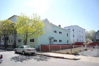 19 Hunting St, Unit 1 in Cambridge, MA - Foto de edificio - Building Photo