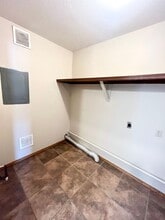2210 E Mac's Ct in Springfield, MO - Building Photo - Building Photo