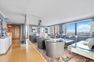 65 E India Row in Boston, MA - Foto de edificio - Building Photo