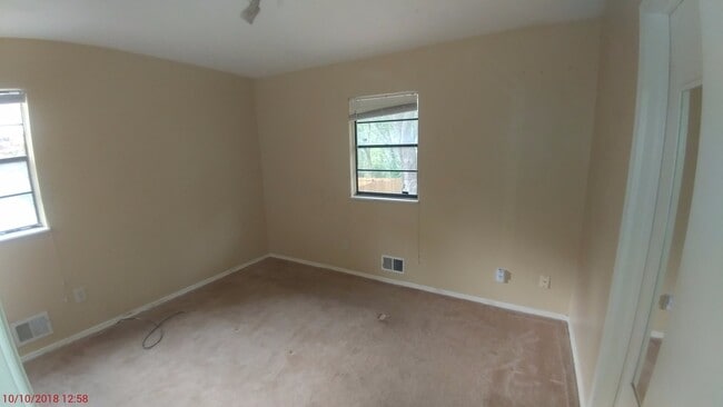 11938 Smalley Ave in Grandview, MO - Building Photo - Building Photo
