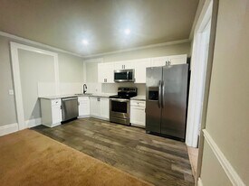 1055 Walnut St in Macon, GA - Building Photo