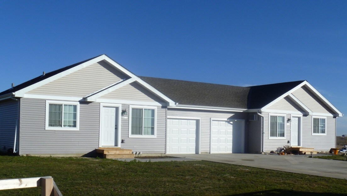 Greenfield Heights in Belfield, ND - Building Photo