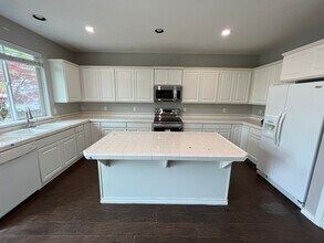 16130 SW Loon Dr in Beaverton, OR - Building Photo - Building Photo