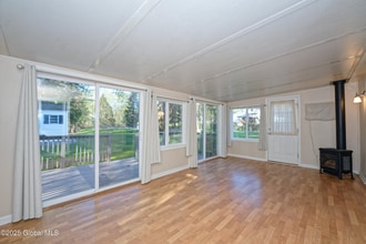 2550 Troy-Schenectady Rd in Niskayuna, NY - Foto de edificio - Building Photo