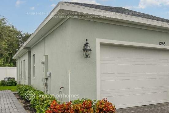 1255 Preston Ests Cir in Vero Beach, FL - Foto de edificio
