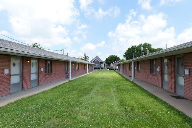 403 E Washington St in Shelbyville, IN - Building Photo - Building Photo