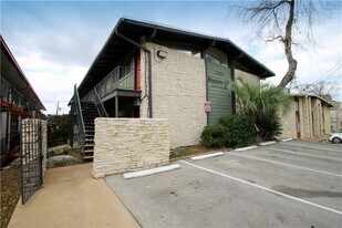 2404 Longview St in Austin, TX - Building Photo