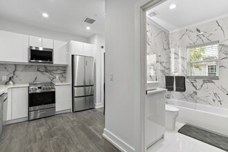 935 S Howard Ave, Unit 1 in Tampa, FL - Foto de edificio - Building Photo