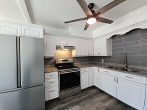 3107 37th Ave W, Unit A in Bradenton, FL - Building Photo - Building Photo