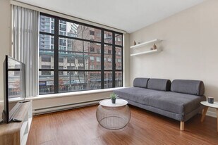 444 W 6th Ave in Vancouver, BC - Building Photo