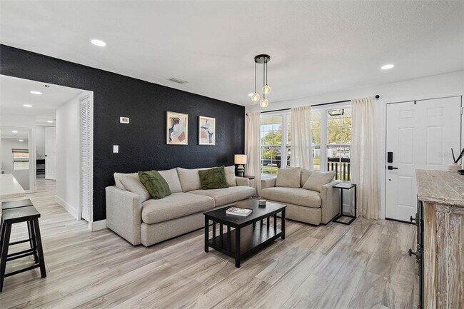 4434 W Fairview Heights in Tampa, FL - Building Photo - Building Photo