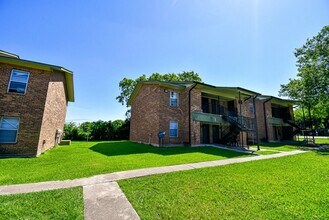 20 S Mechanic St in Bellville, TX - Building Photo - Building Photo