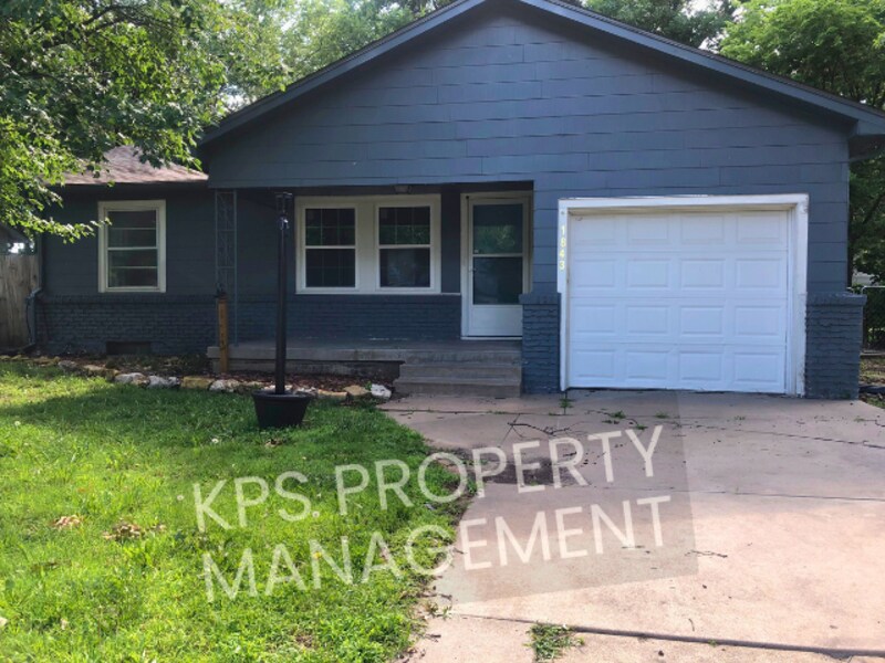 1843 S Estelle St in Wichita, KS - Building Photo