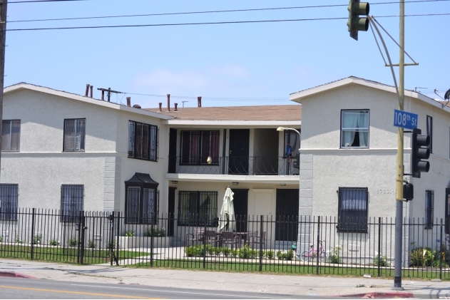 10803 S Figueroa St in Los Angeles, CA - Building Photo