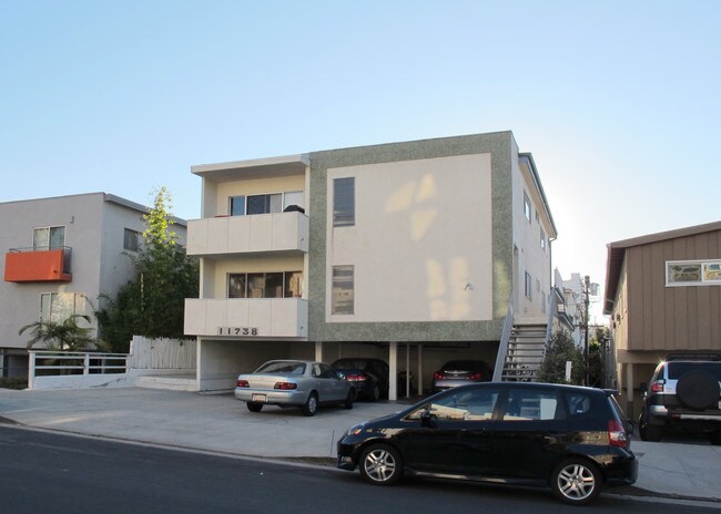 11738 Dorothy St in Los Angeles, CA - Foto de edificio - Building Photo