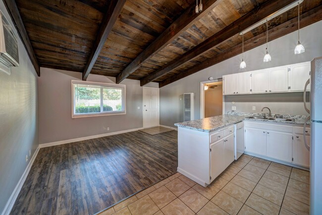 Redding Hilltop Apartments in Redding, CA - Building Photo - Building Photo