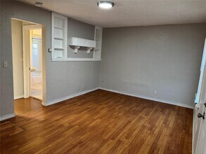 6812 NW 37th St in Bethany, OK - Building Photo - Building Photo