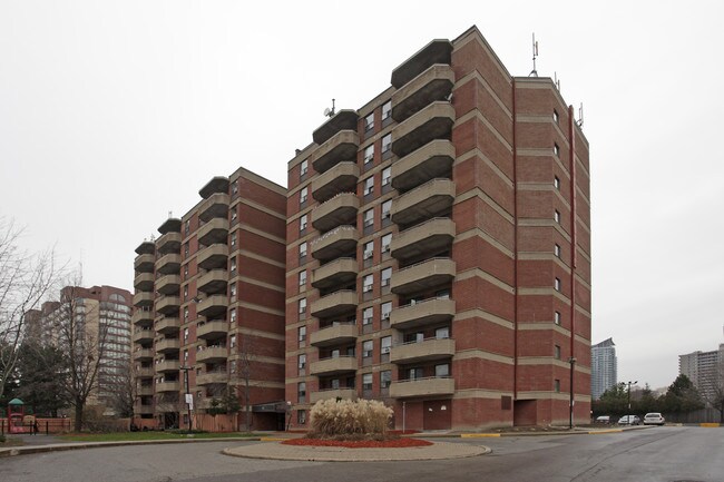 Fairview Place in Mississauga, ON - Building Photo - Building Photo