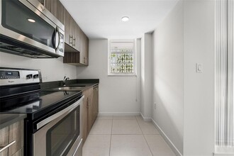 910 West Ave, Unit 0504 in Miami Beach, FL - Foto de edificio - Building Photo