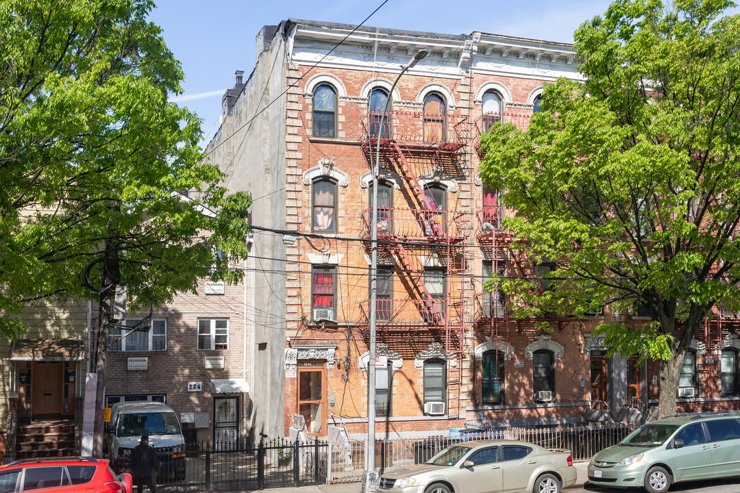 222 Pennsylvania Avenue in Brooklyn, NY - Building Photo