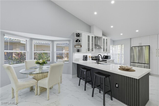 3605 Corinthian Way in Naples, FL - Foto de edificio - Building Photo