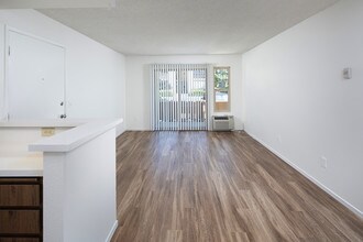 6046 Rancho Mission Rd in San Diego, CA - Building Photo - Building Photo